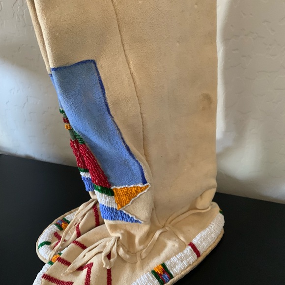 Beautiful Handmade Beaded and Painted Native American Indian Regalia - Picture 11 of 15